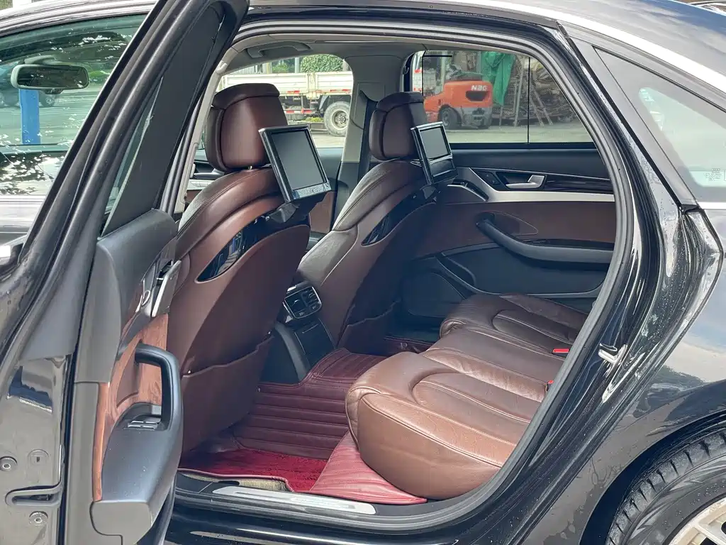Audi A8 — миниатюра 6
