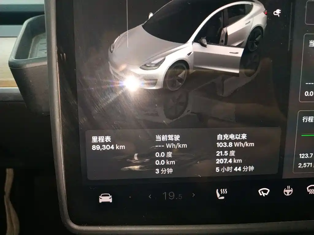 Tesla Model 3 — миниатюра 12