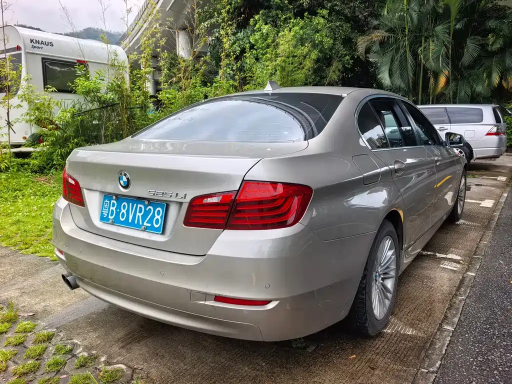 BMW 5 Series — миниатюра 4