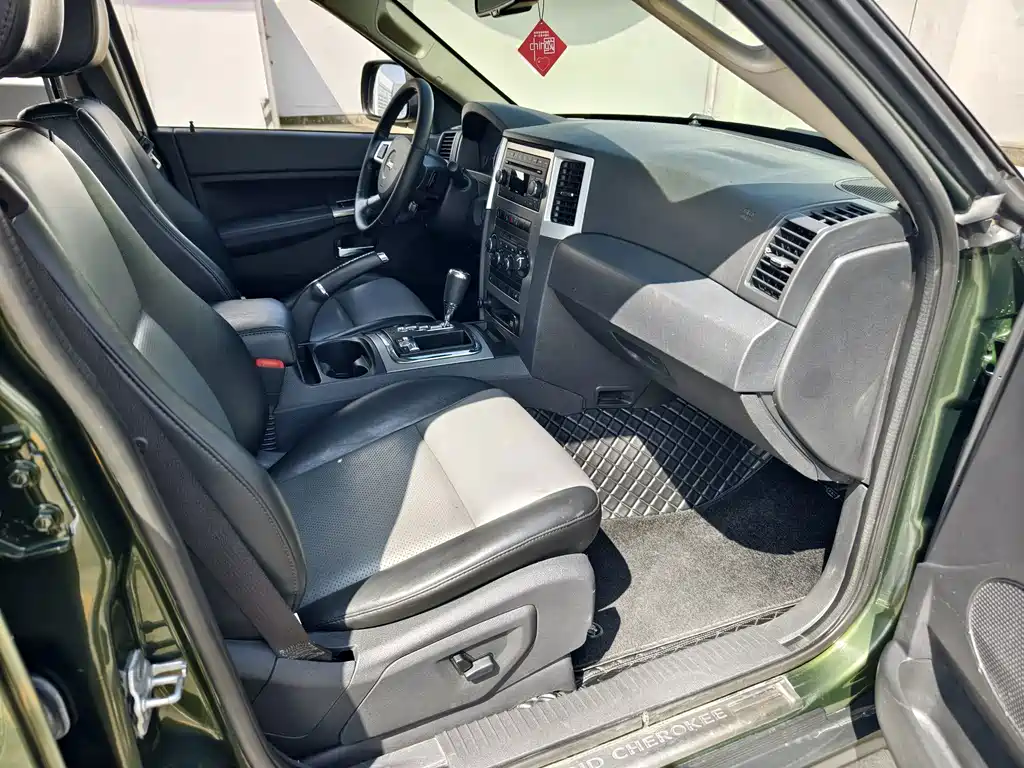 Jeep Grand Cherokee (Import) — миниатюра 8