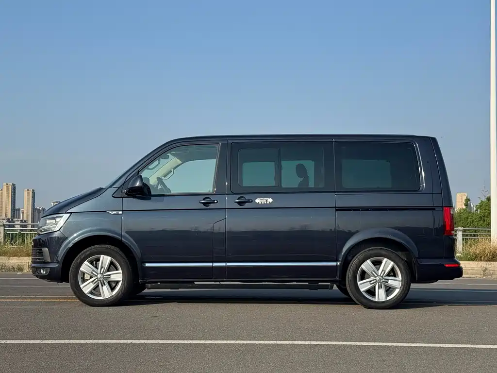 Volkswagen Multivan — миниатюра 6