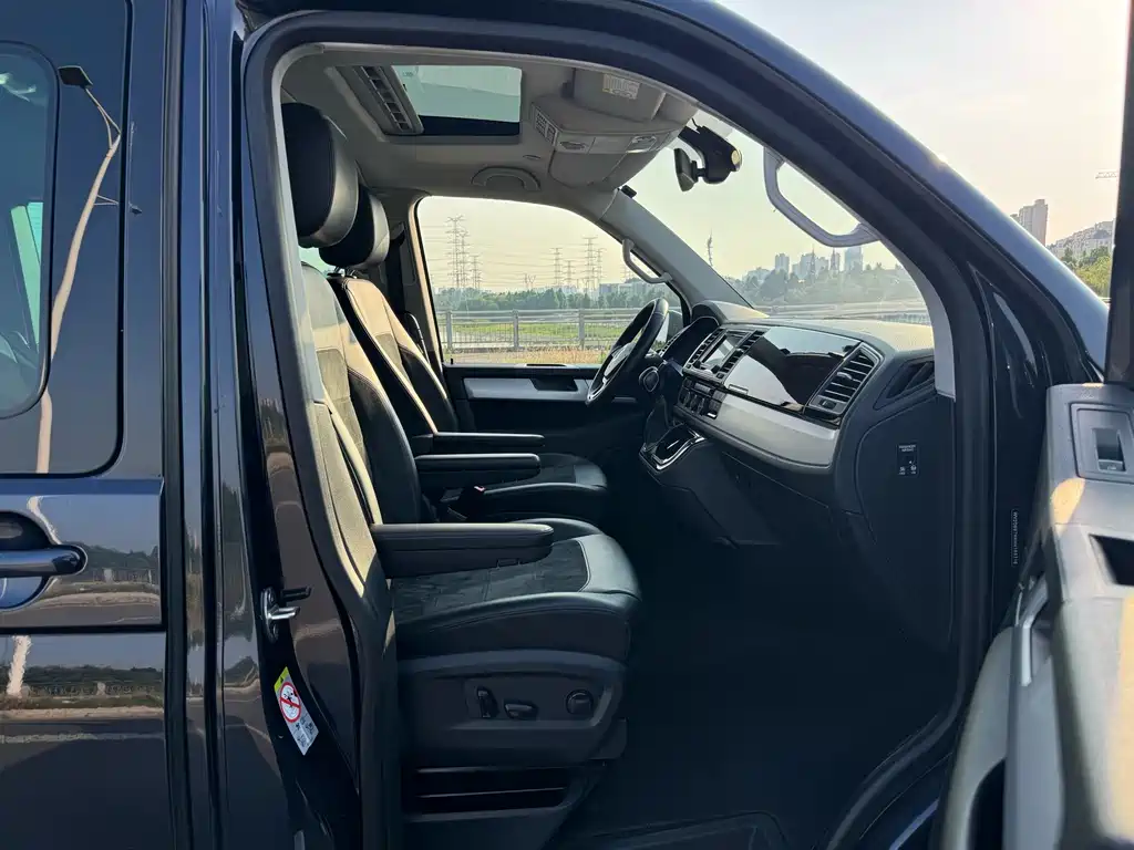 Volkswagen Multivan — миниатюра 24