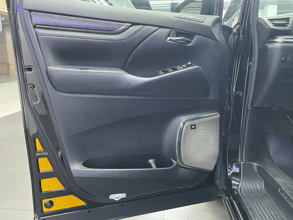 Toyota Vellfire — миниатюра 14