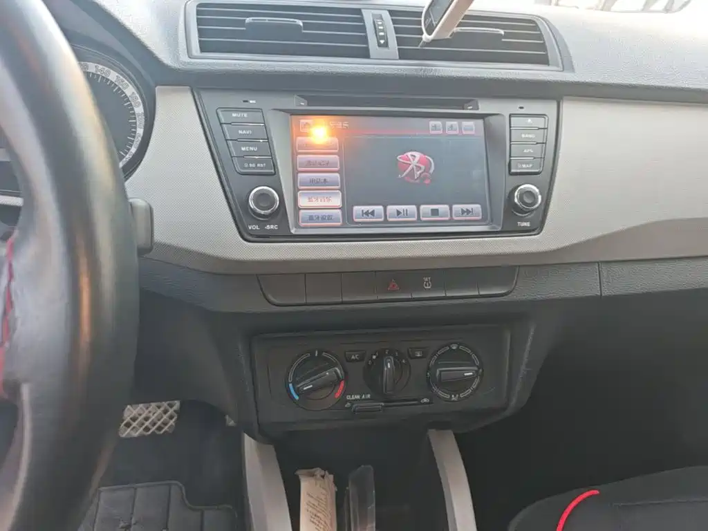 Skoda Fabia — миниатюра 13