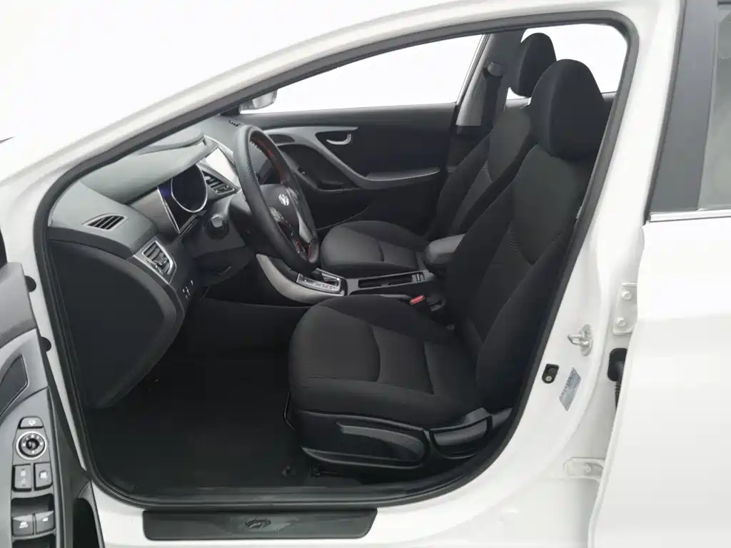 Hyundai Elantra Langdong — миниатюра 10