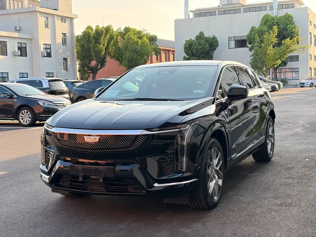 2025 Cadillac XT4 - zdjęcie 1 z 10