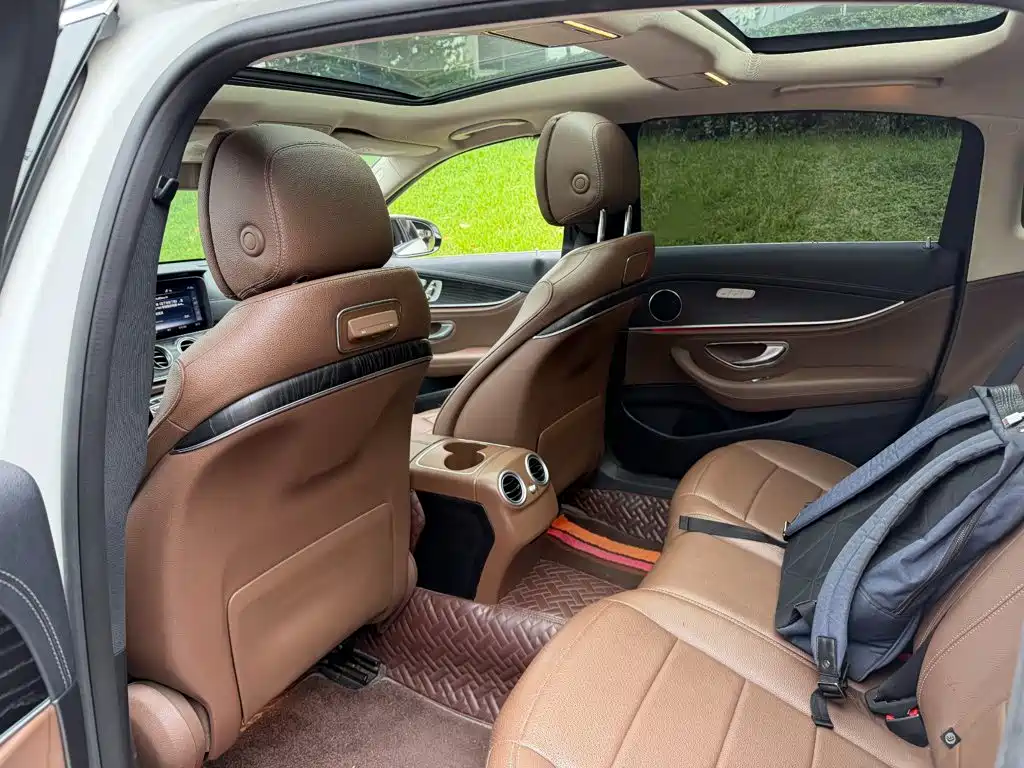 Mercedes-Benz E-Class — миниатюра 10