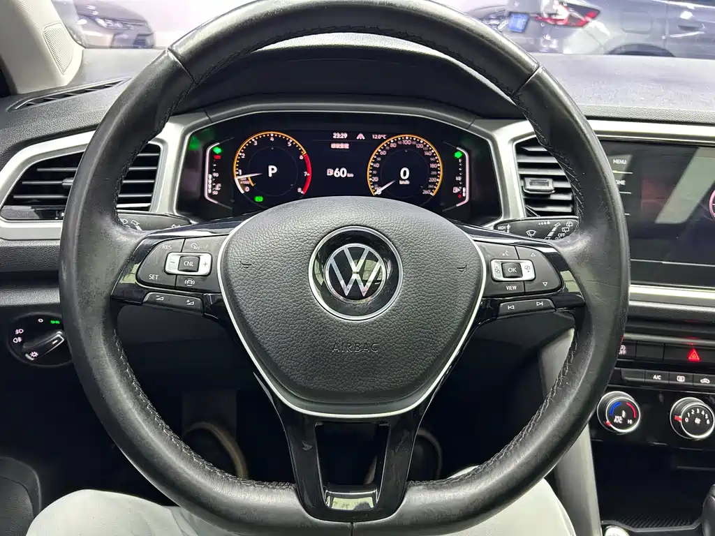 Volkswagen T-Roc — миниатюра 10