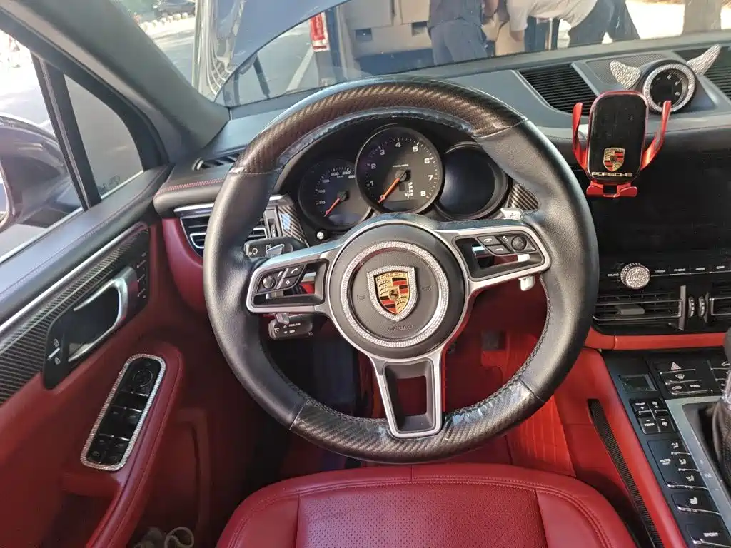 Porsche Macan — миниатюра 11
