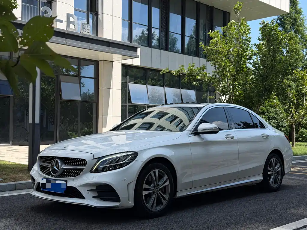 Mercedes-Benz C-Class — миниатюра 2