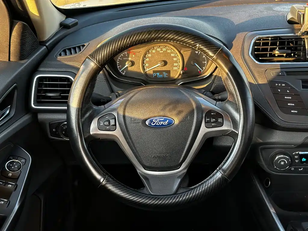 Ford Escort — миниатюра 8