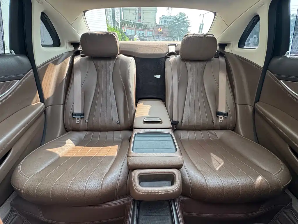 Mercedes-Benz E-Class — миниатюра 8