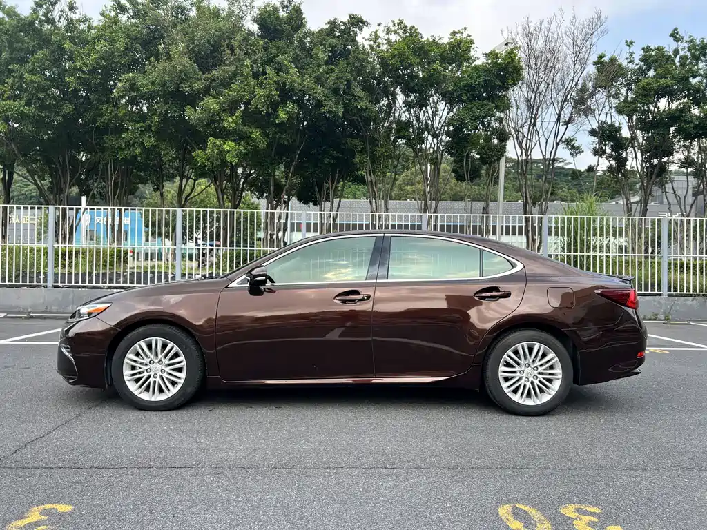 Lexus ES — миниатюра 5