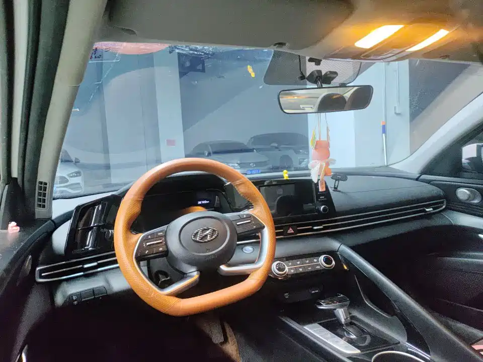 Hyundai Elantra — миниатюра 7