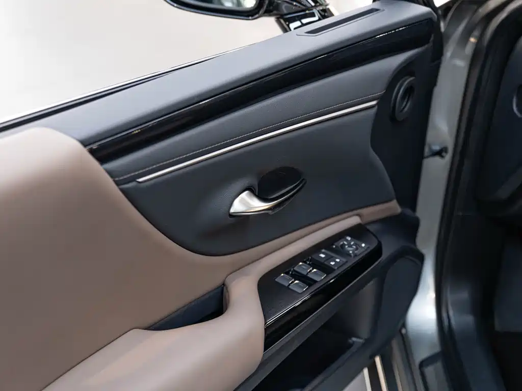 Lexus ES — миниатюра 18