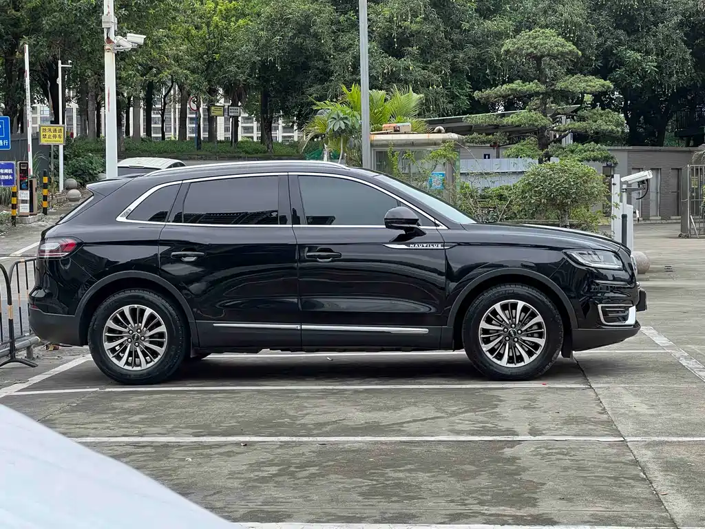 Lincoln Nautilus 2019 2.0T Premium VI