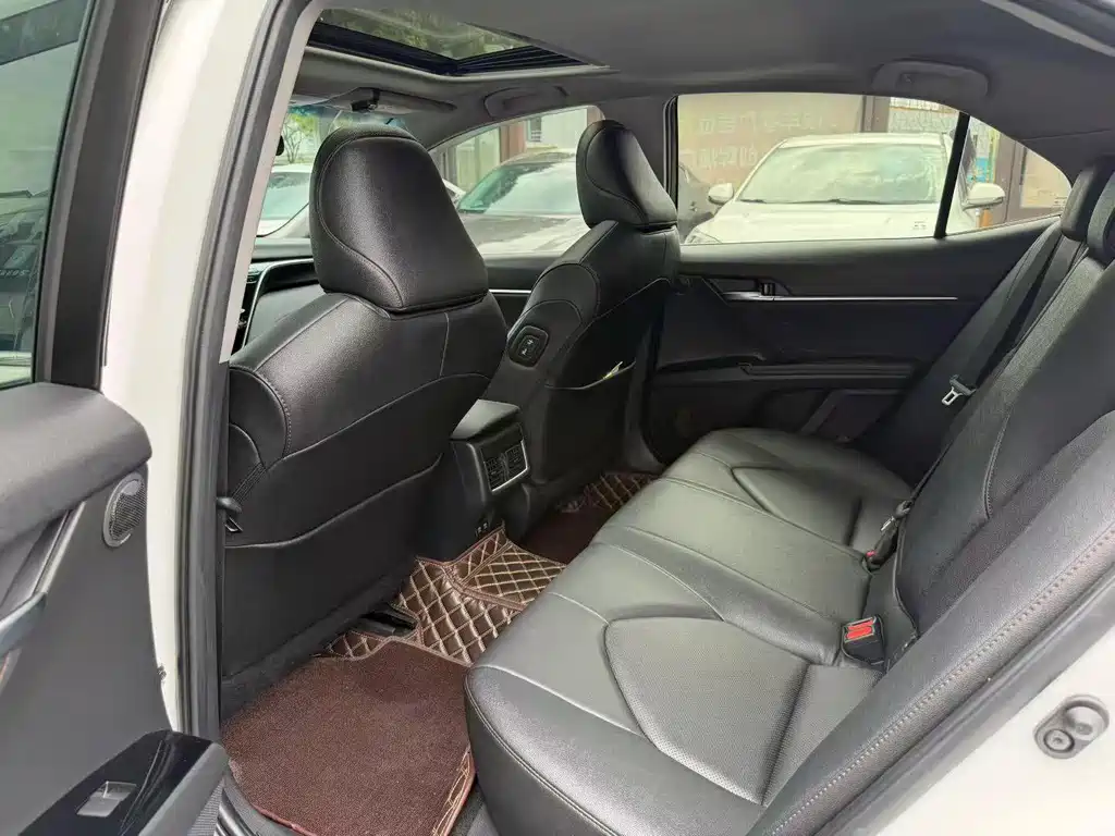 Toyota Camry — миниатюра 5