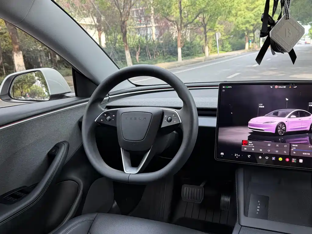 Tesla Model 3 — миниатюра 12