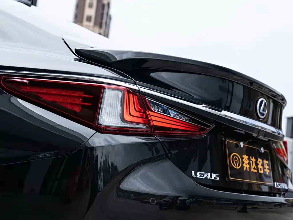Lexus ES — миниатюра 7