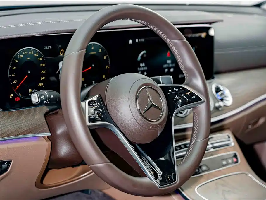 Mercedes-Benz E-Class — миниатюра 9