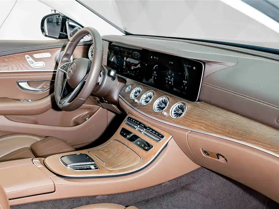 Mercedes-Benz E-Class — миниатюра 18