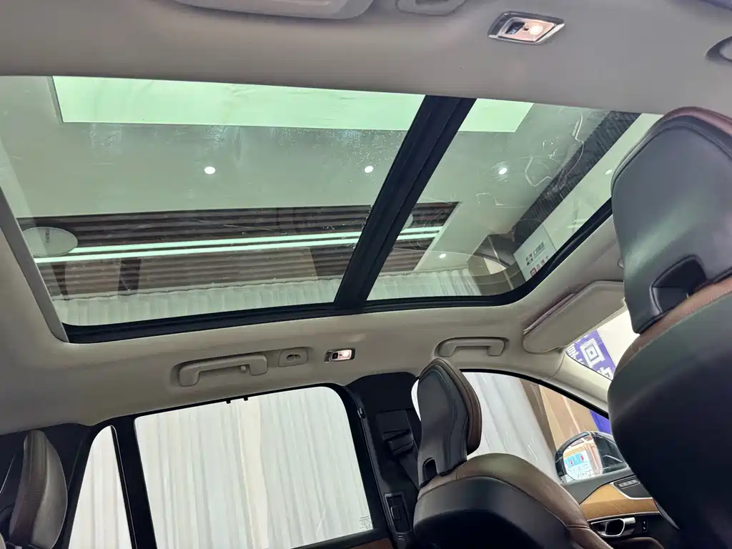 Volvo XC90 — миниатюра 19
