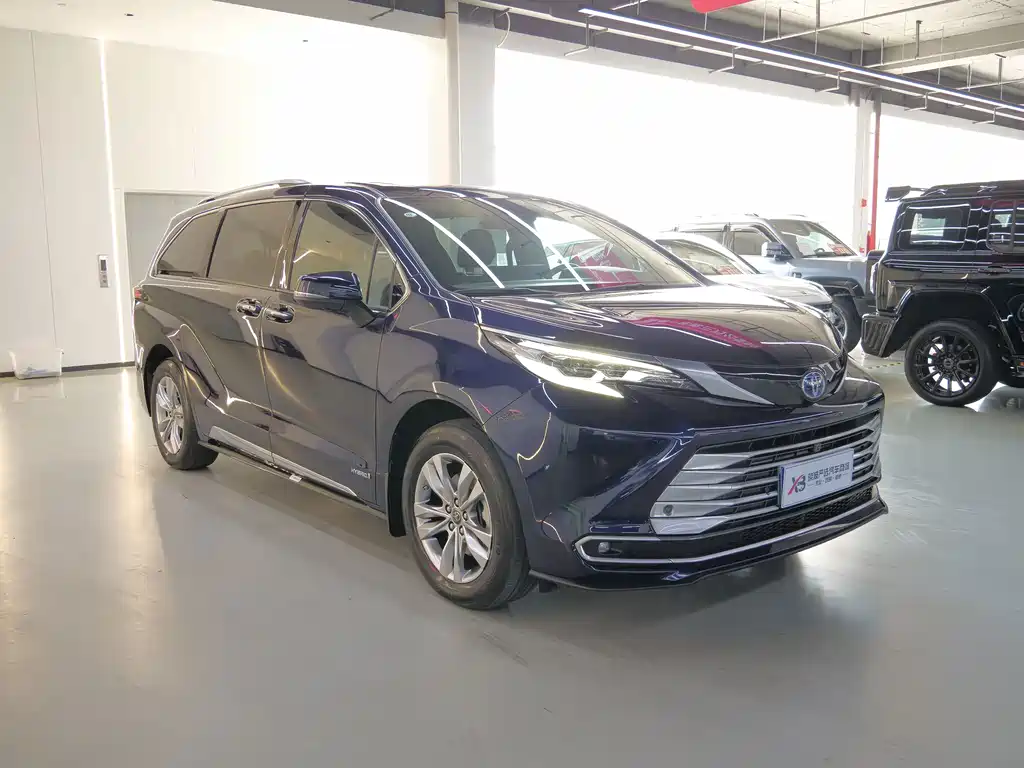 Toyota Sienna — миниатюра 3