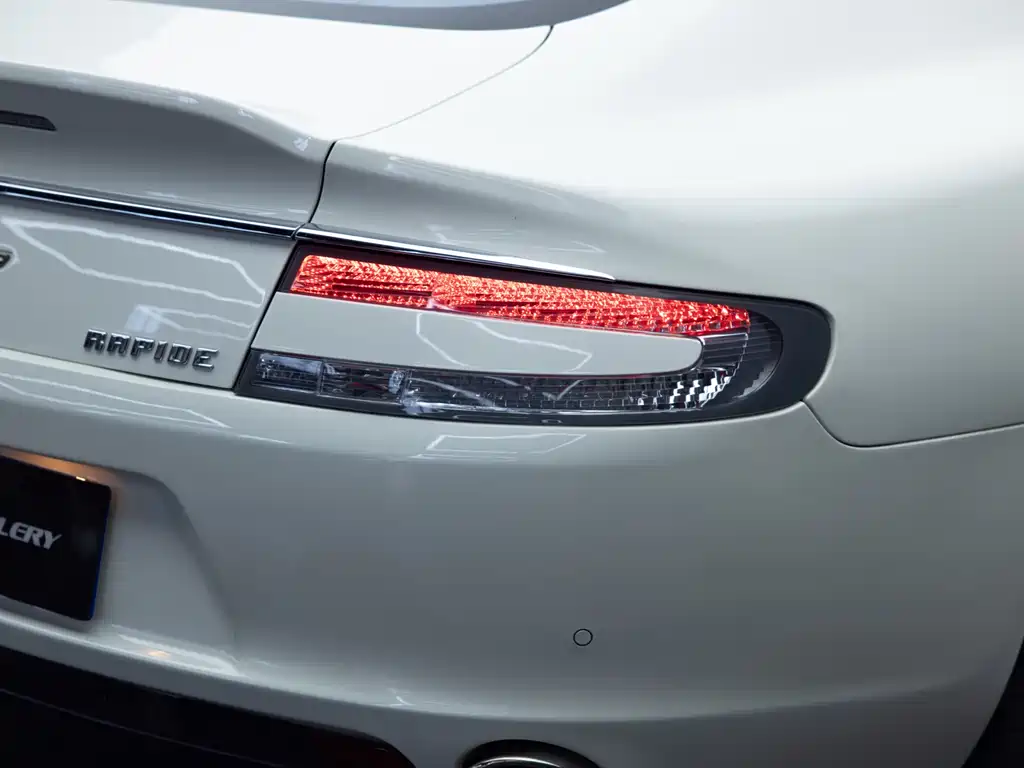 Aston Martin Rapide — миниатюра 33