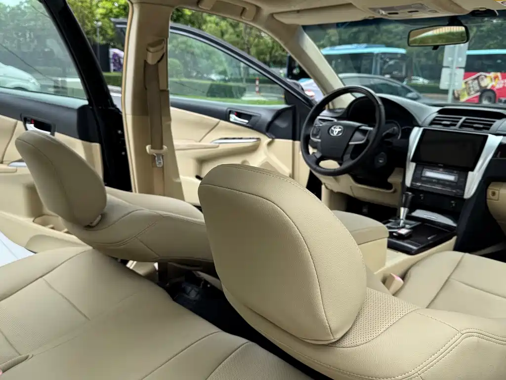 Toyota Camry — миниатюра 14