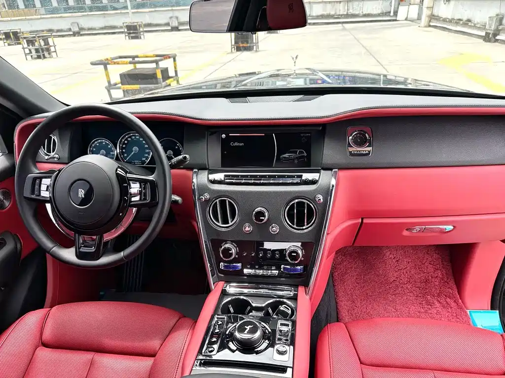 Rolls-Royce Cullinan — миниатюра 12