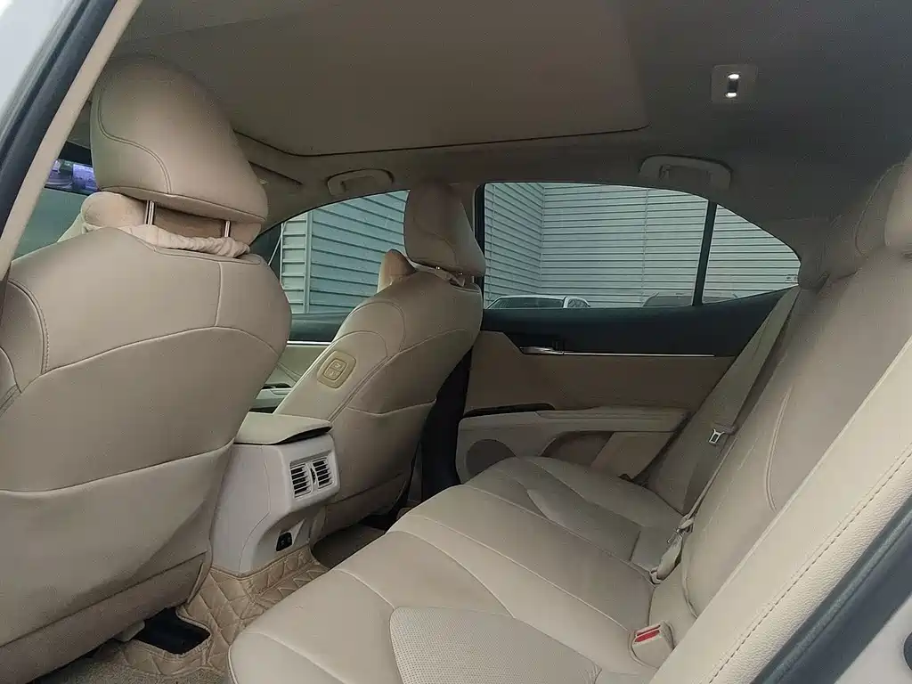 Toyota Camry — миниатюра 12