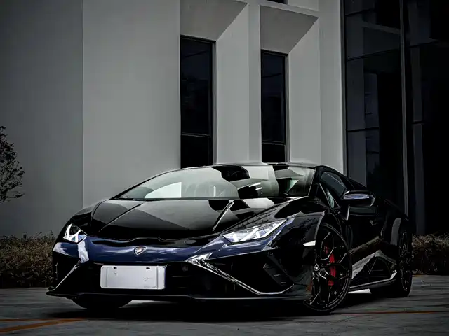 LAMBORGHINI HURACÁN 2022