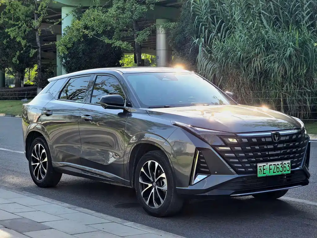 Changan UNI-Z New Energy — миниатюра 3