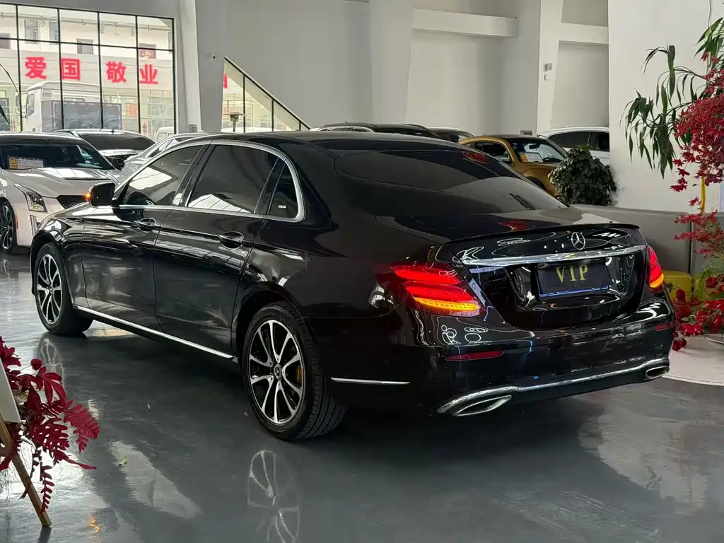 Mercedes-Benz E-Class — миниатюра 9