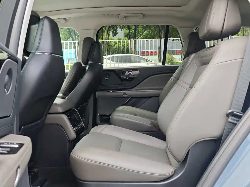 Lincoln Aviator — миниатюра 14