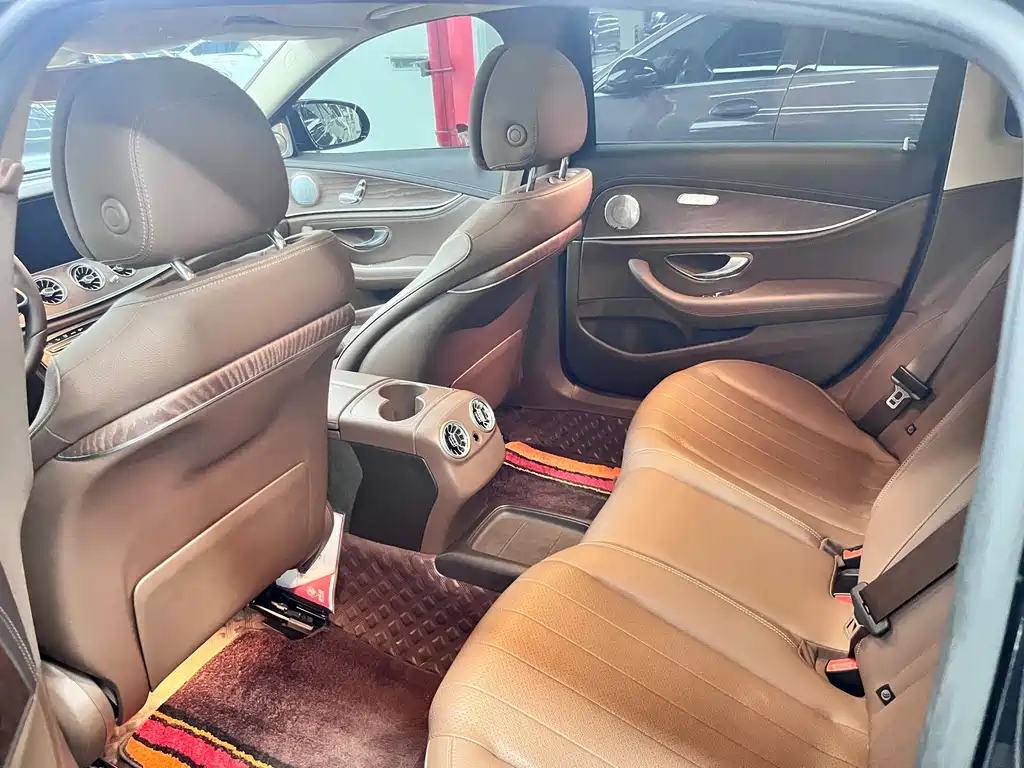 Mercedes-Benz E-Class — миниатюра 4
