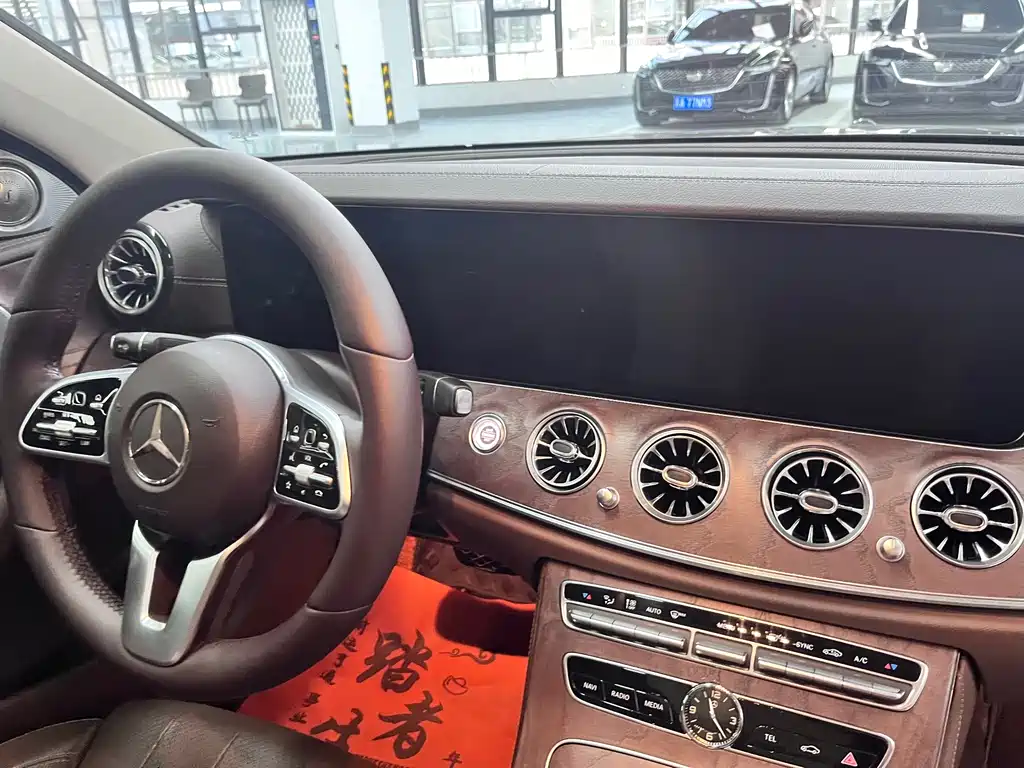 Mercedes-Benz E-Class — миниатюра 11
