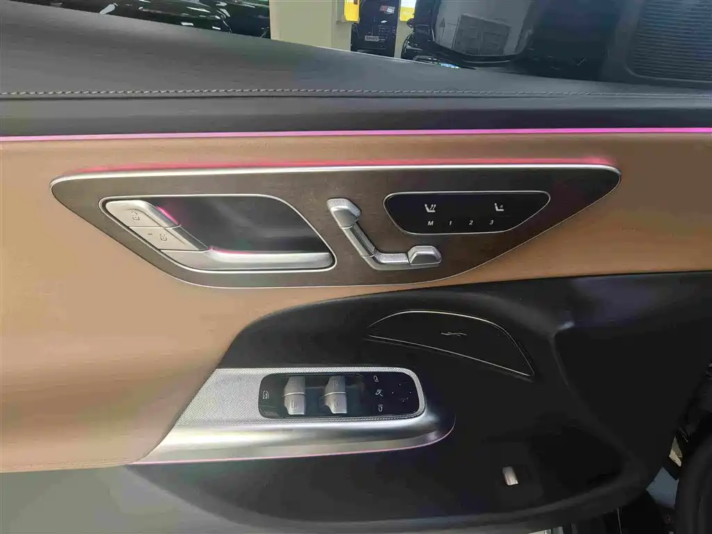 Mercedes-Benz E-Class — миниатюра 14