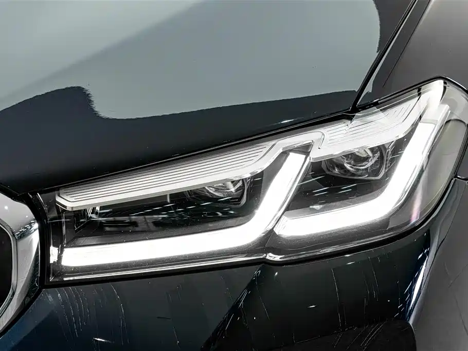 BMW 5 Series — миниатюра 4