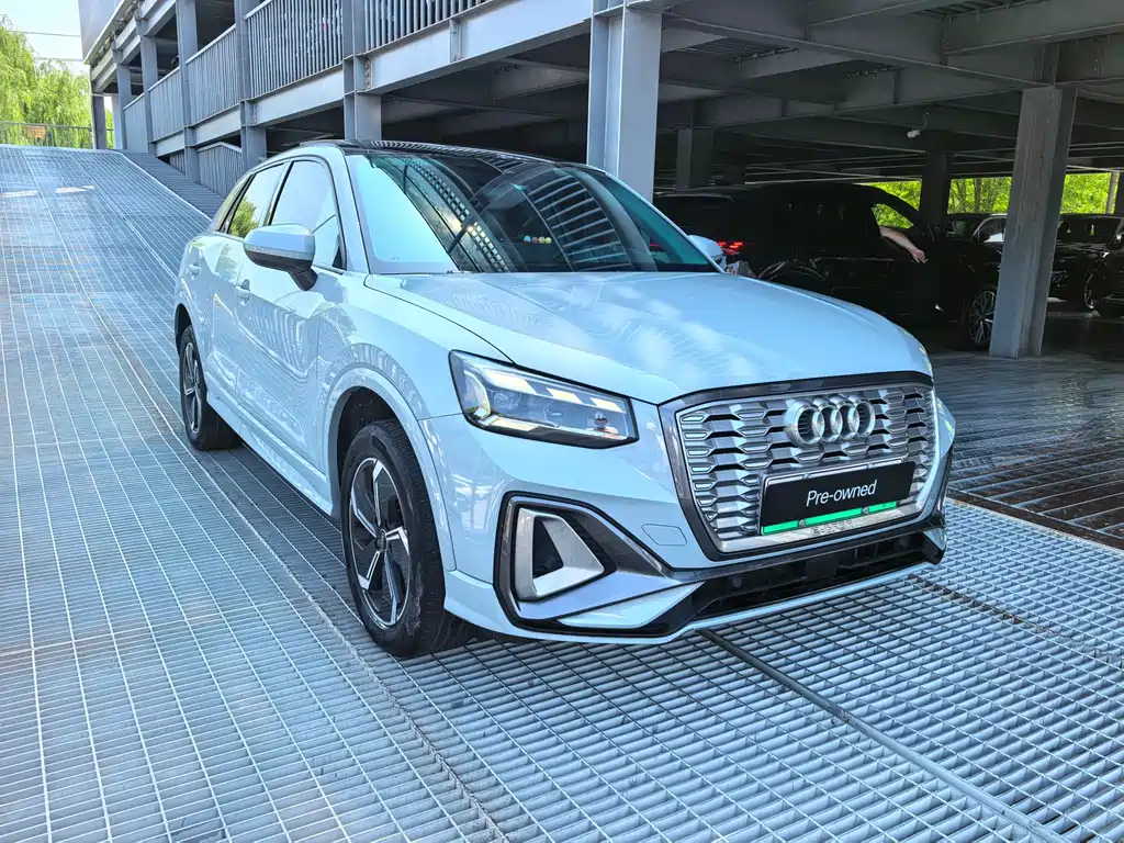 Audi Q2L e-tron — миниатюра 3
