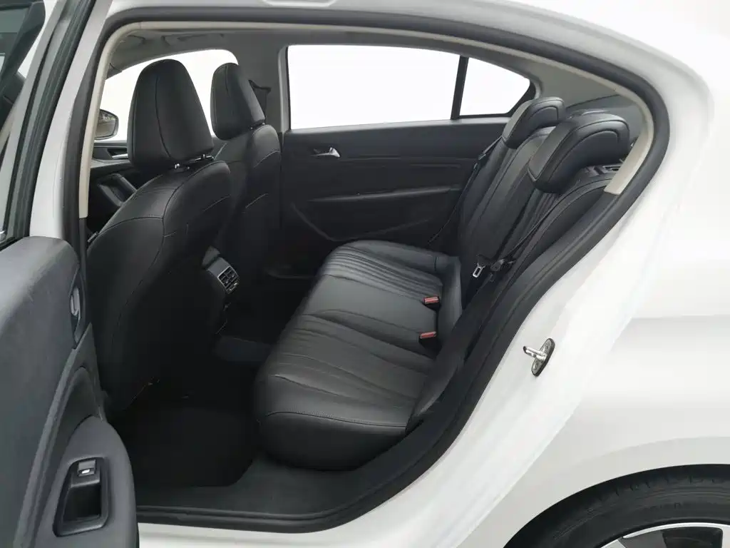 Peugeot 408 — миниатюра 15