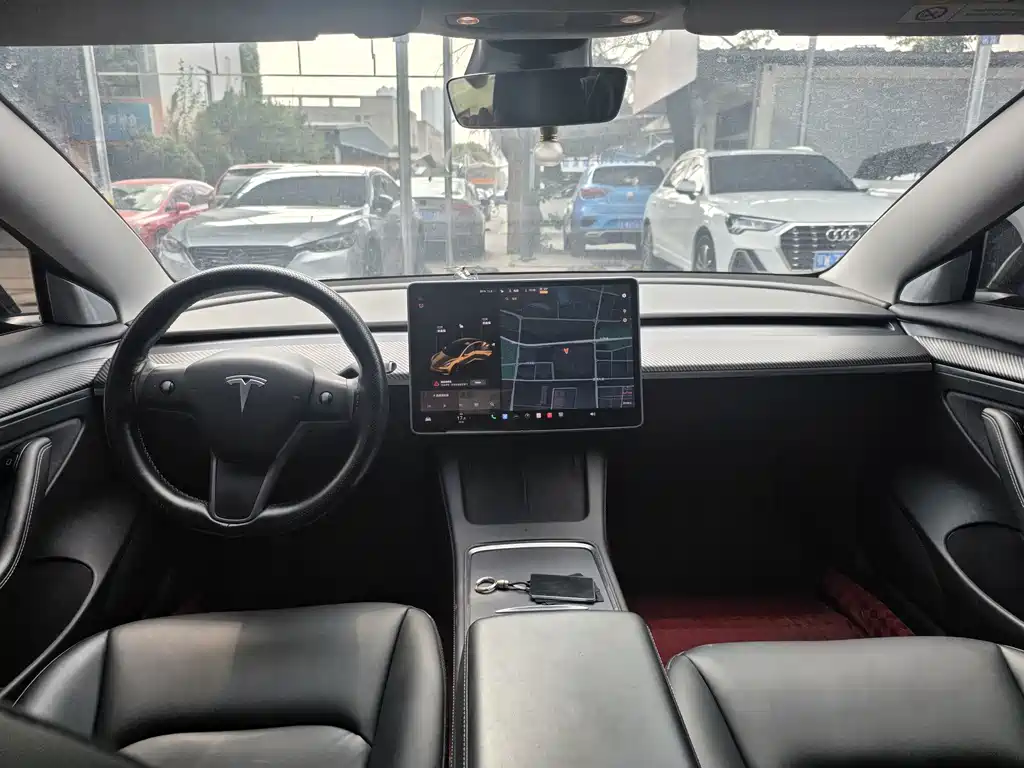 Tesla Model 3 — миниатюра 9