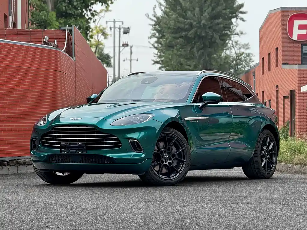 ASTON MARTIN DBX