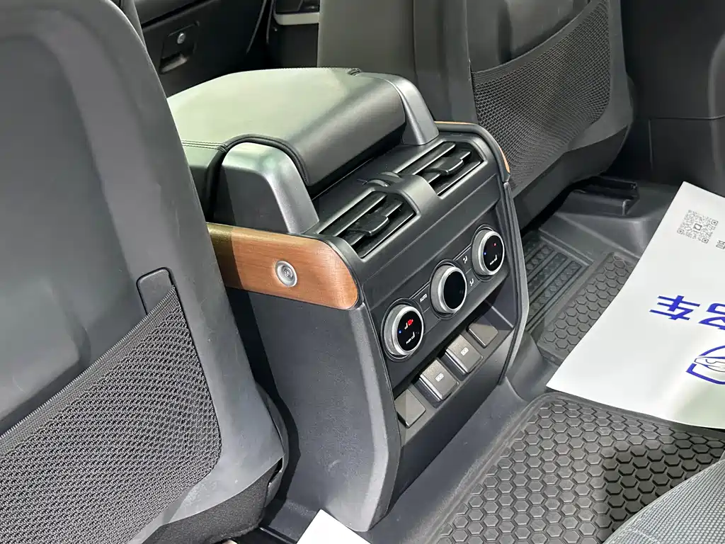 Land Rover Defender — миниатюра 24