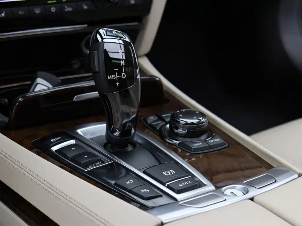 BMW 7 Series — миниатюра 13