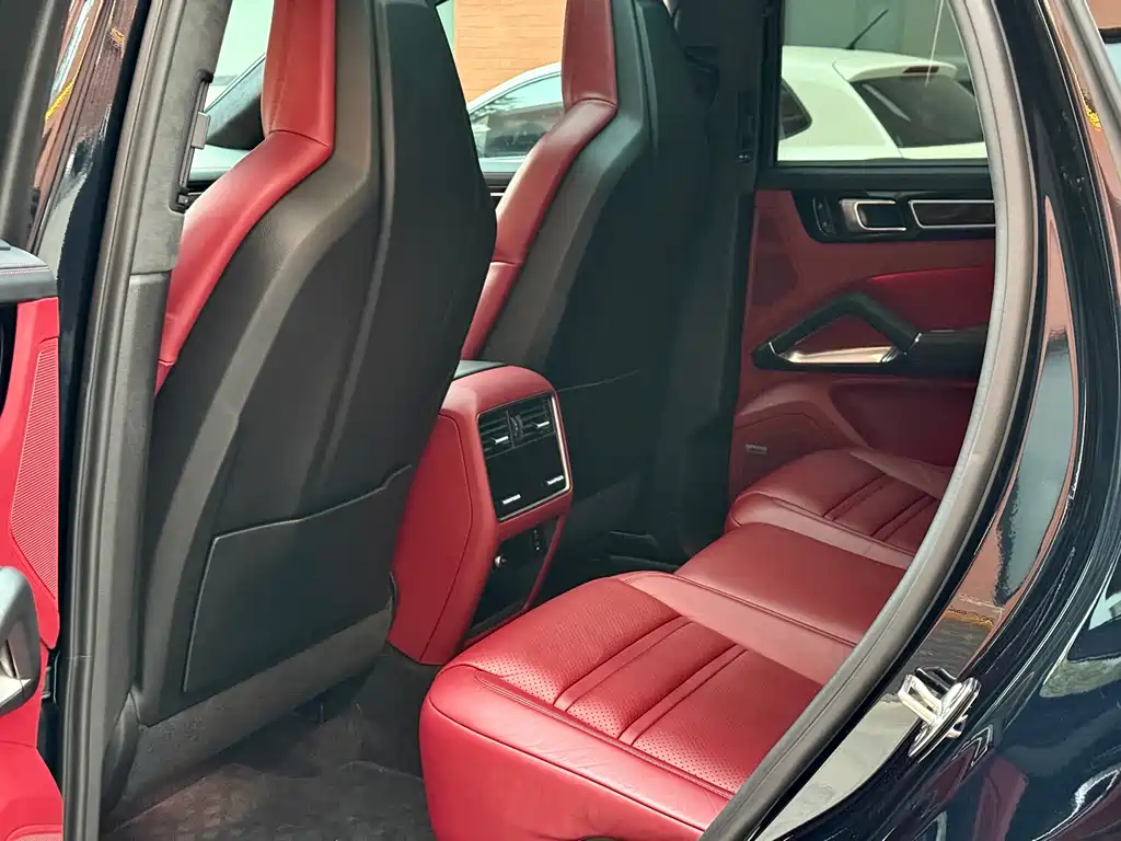 Porsche Cayenne — миниатюра 8