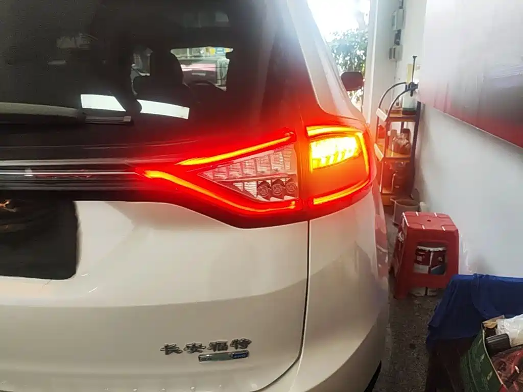 Ford Edge — миниатюра 8