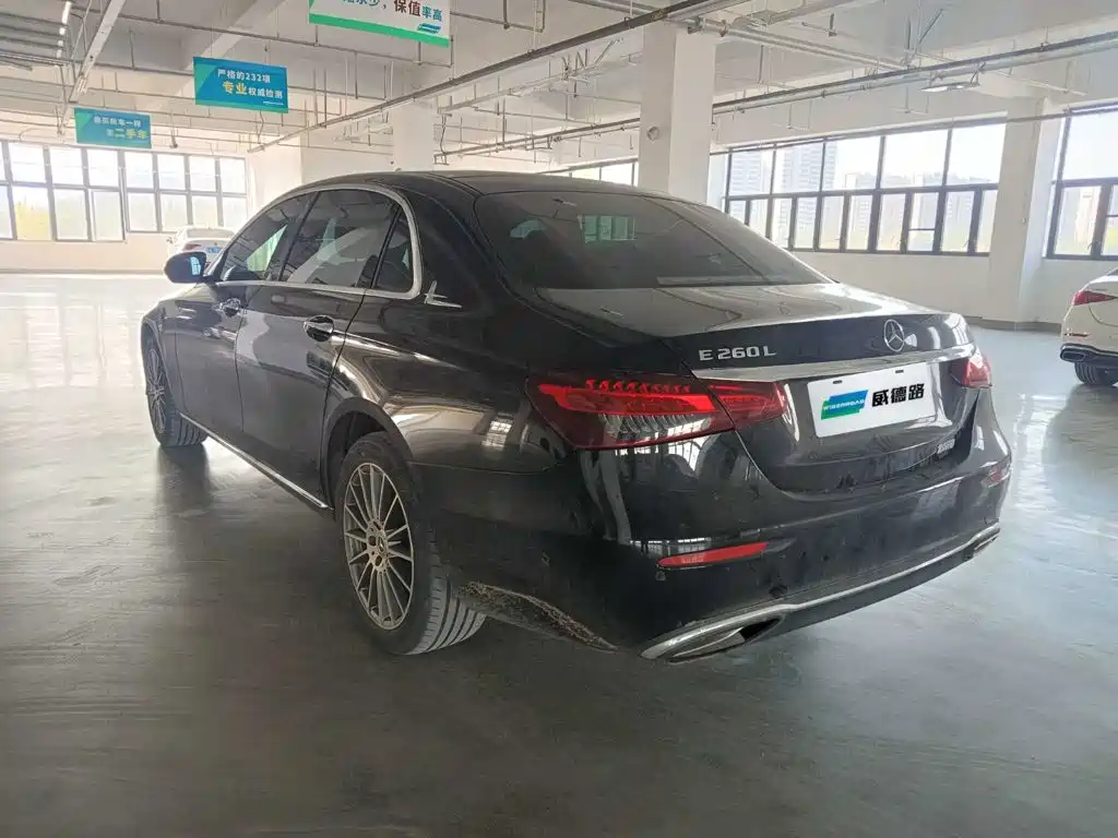 Mercedes-Benz E-Class — миниатюра 5