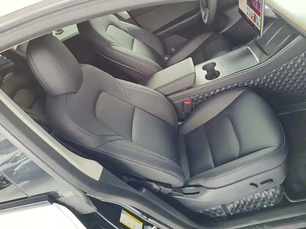 Tesla Model Y — миниатюра 25