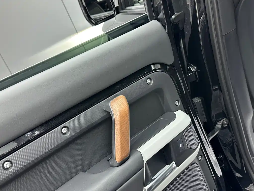 Land Rover Defender — миниатюра 22